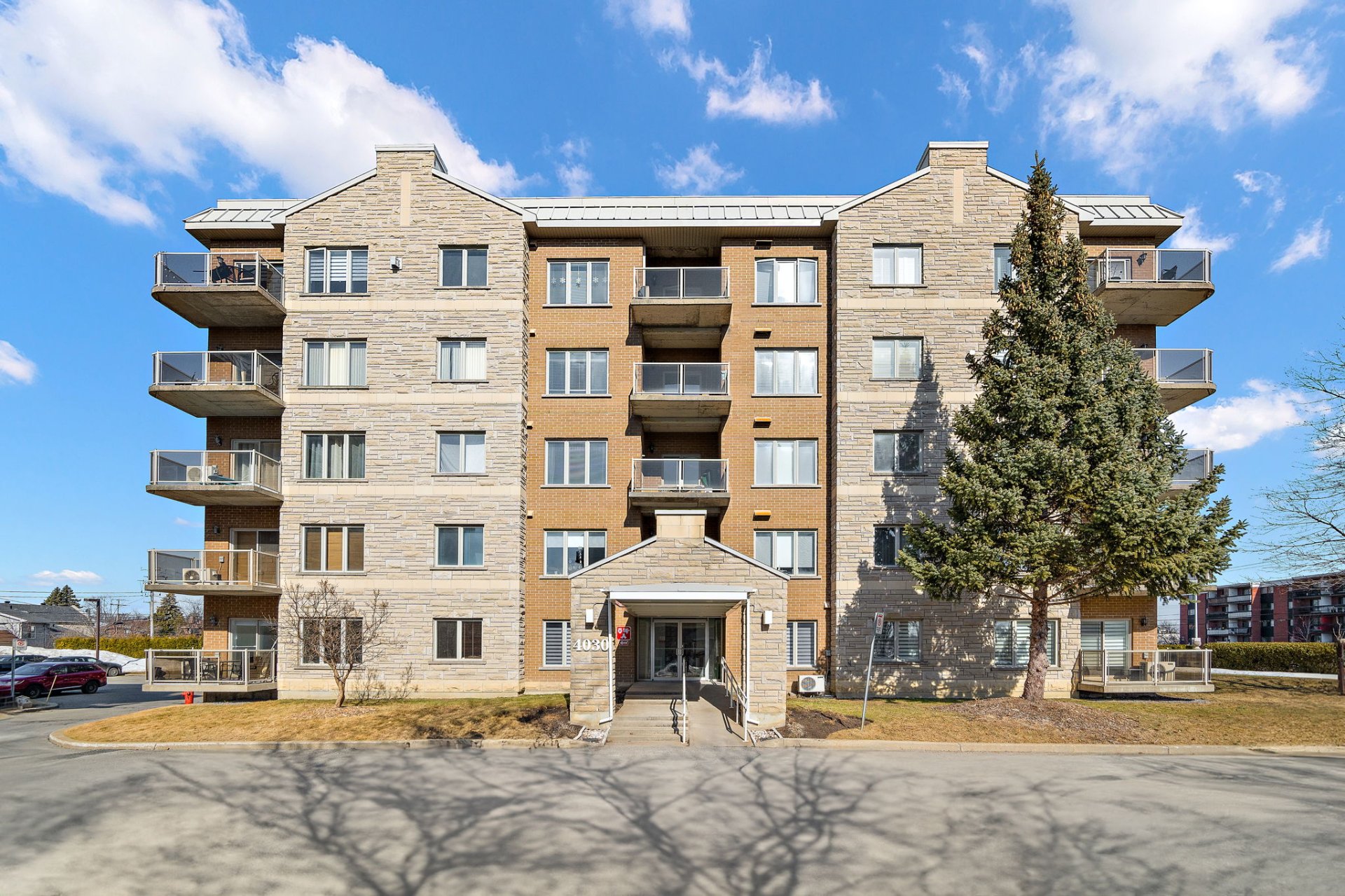 Montreal condo for sale at 4030 Boulevard des Sources unit 305 by Chai Tadmor and Ronit Ziegler