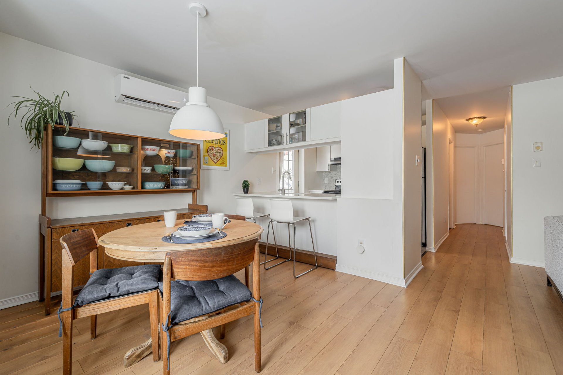 Ensuite bathroom in 122 Avenue de Balmoral Montreal property