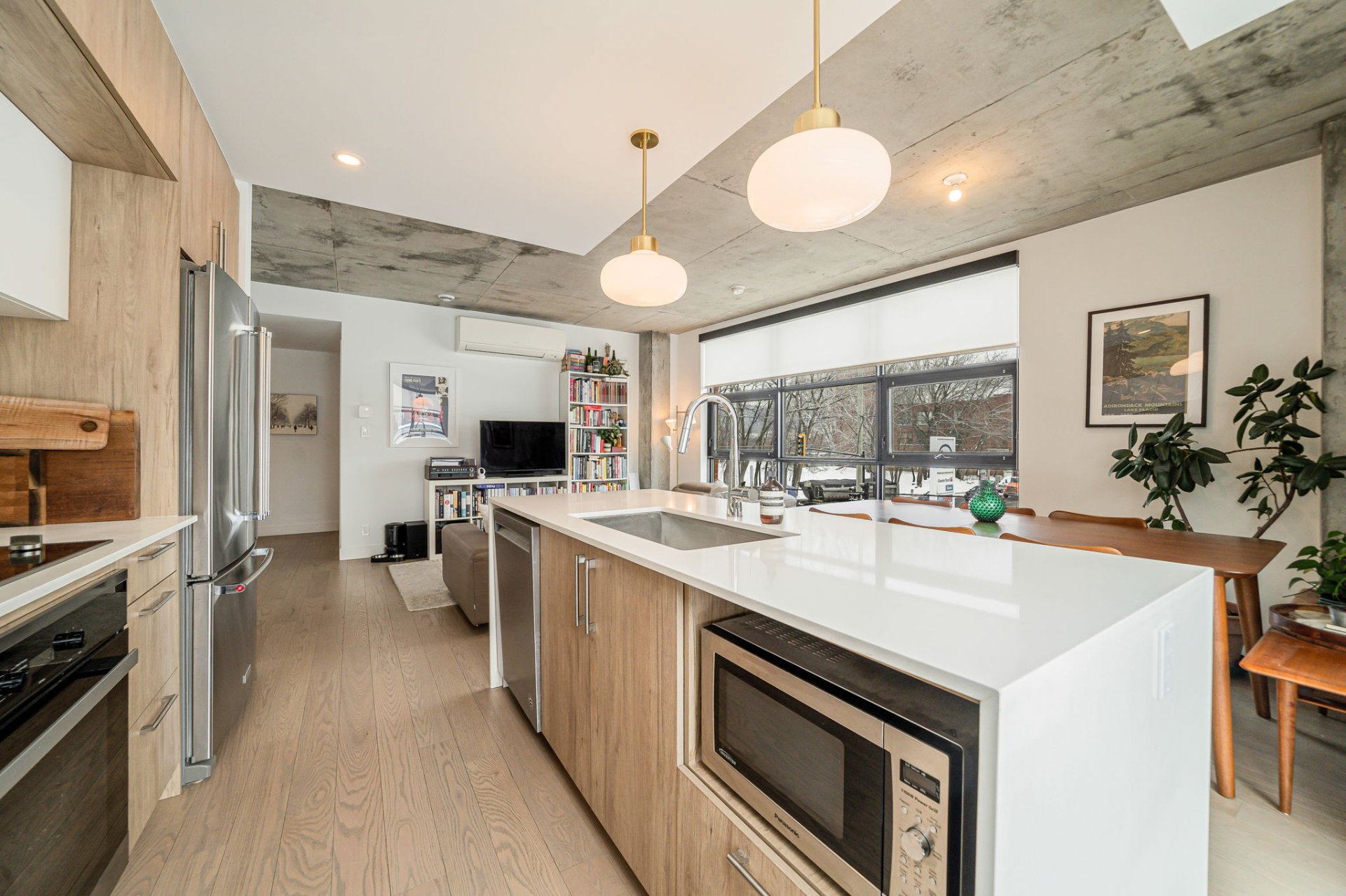 Full bathroom in Montreal condo for sale 2615 Rue Augustin-Cantin unit A201