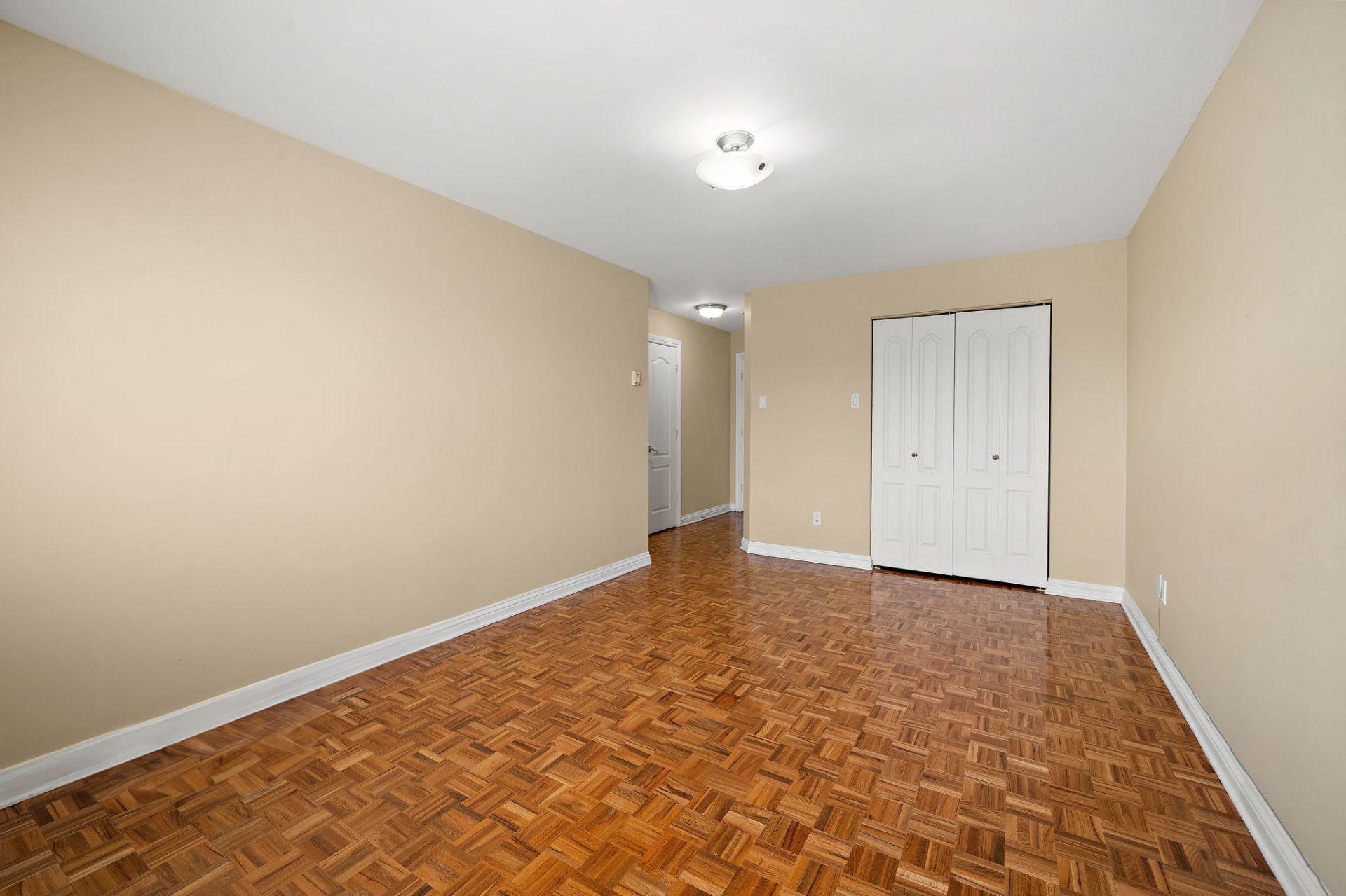 Private balcony in 4030 Boulevard des Sources Montreal condo for sale