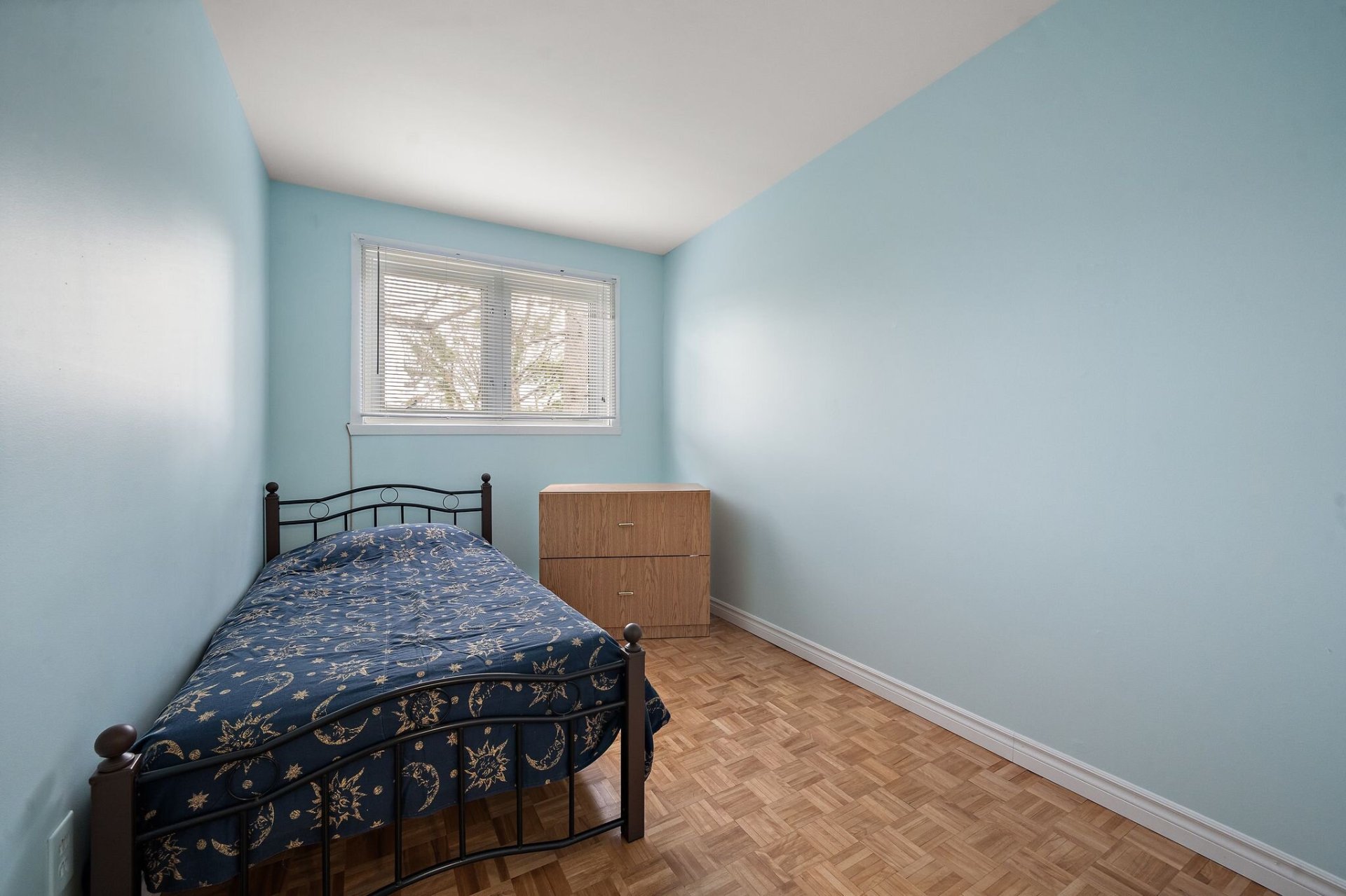 Laundry area at Montreal home for sale on Rue Lake