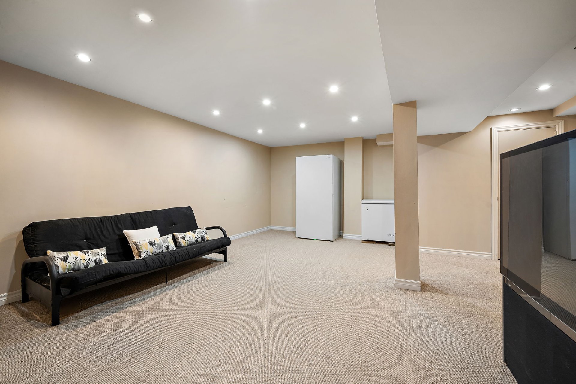 Family room in Montreal home at 242 Rue Autumn