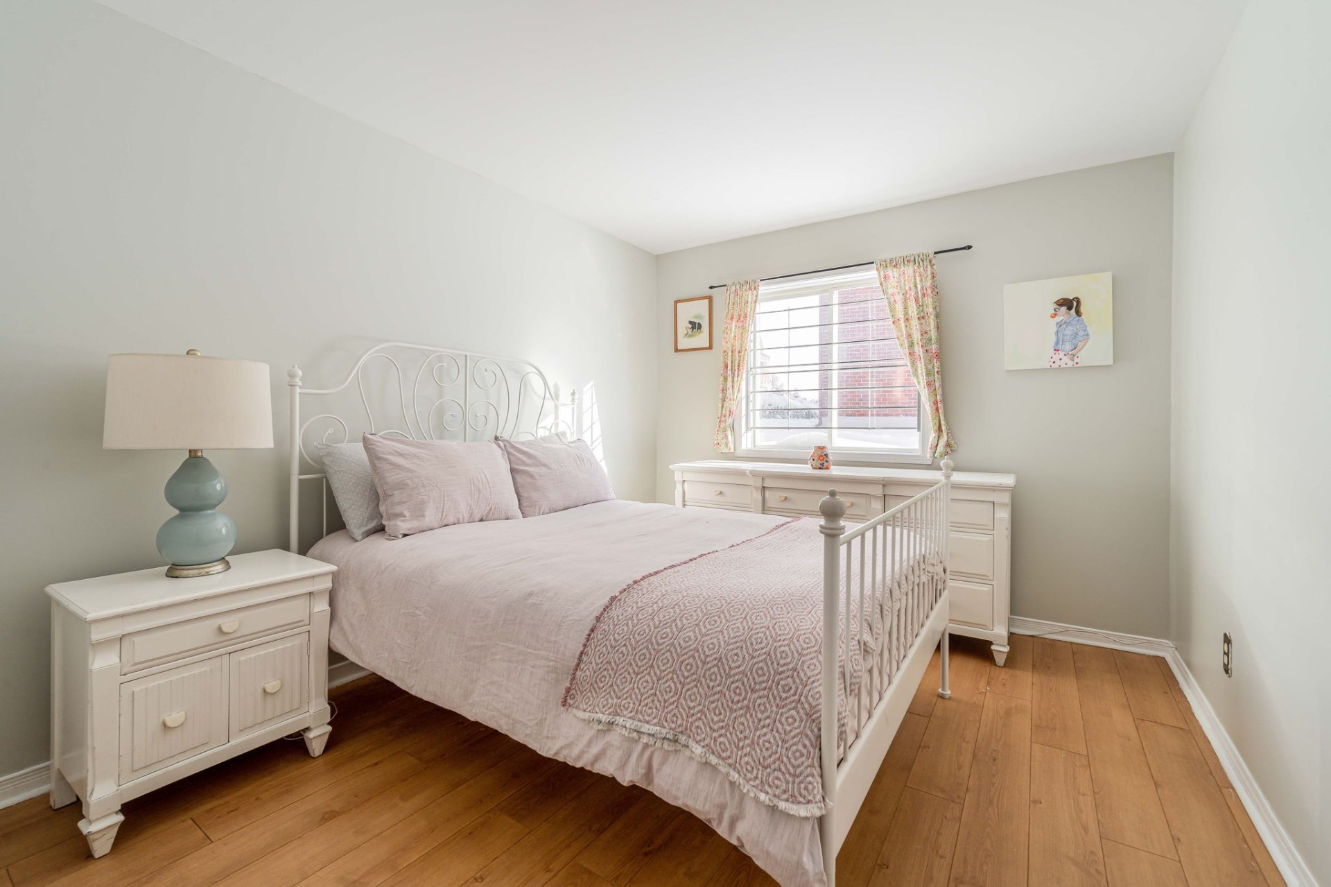 Home office in Montreal real estate at 122 Avenue de Balmoral