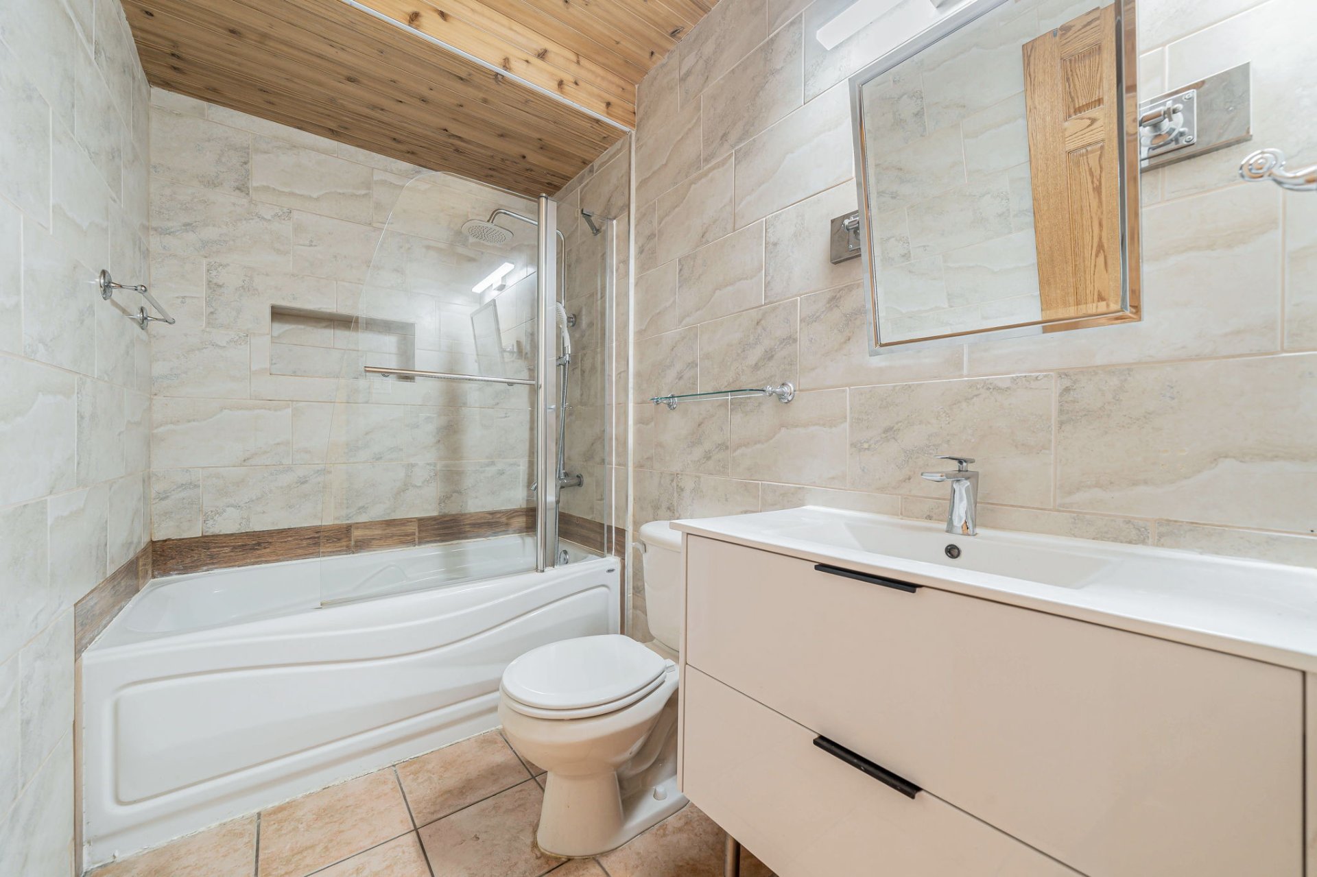 Home office space in Montreal property 21 Rue Erinmore