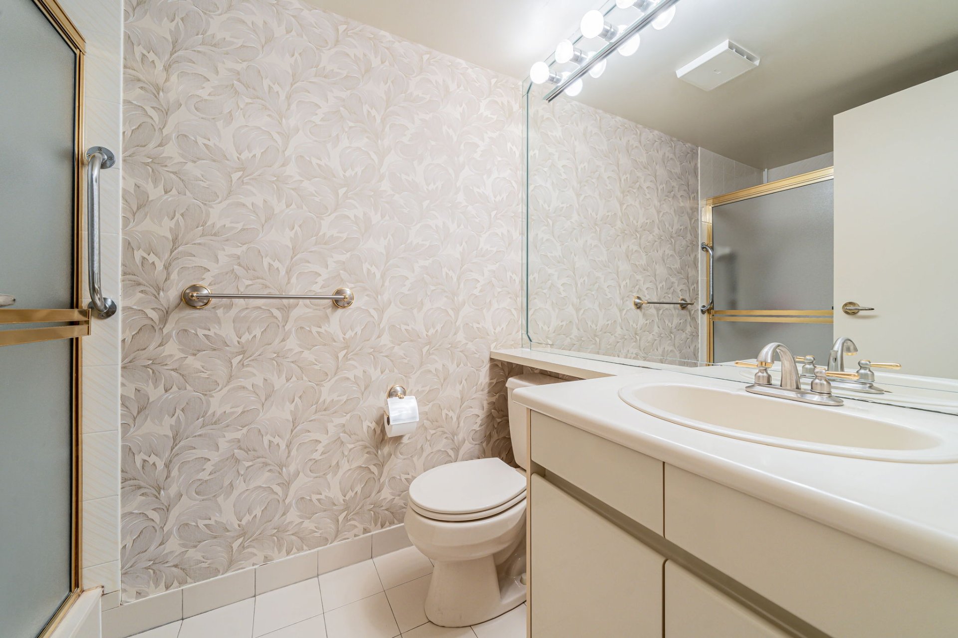 Balcony view from Montreal property at 6565 Ch. Collins