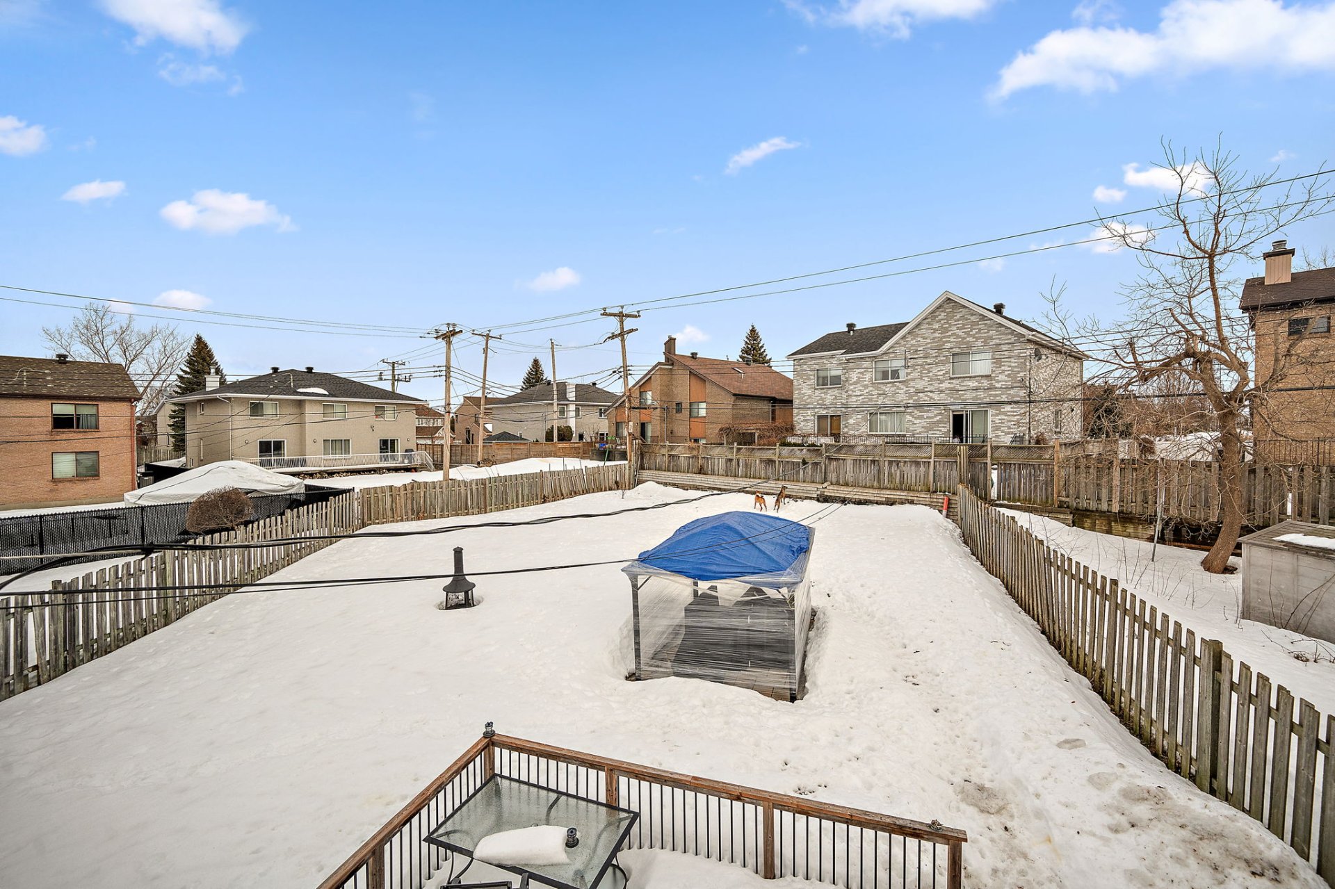 Garage at 242 Rue Autumn Montreal real estate listing