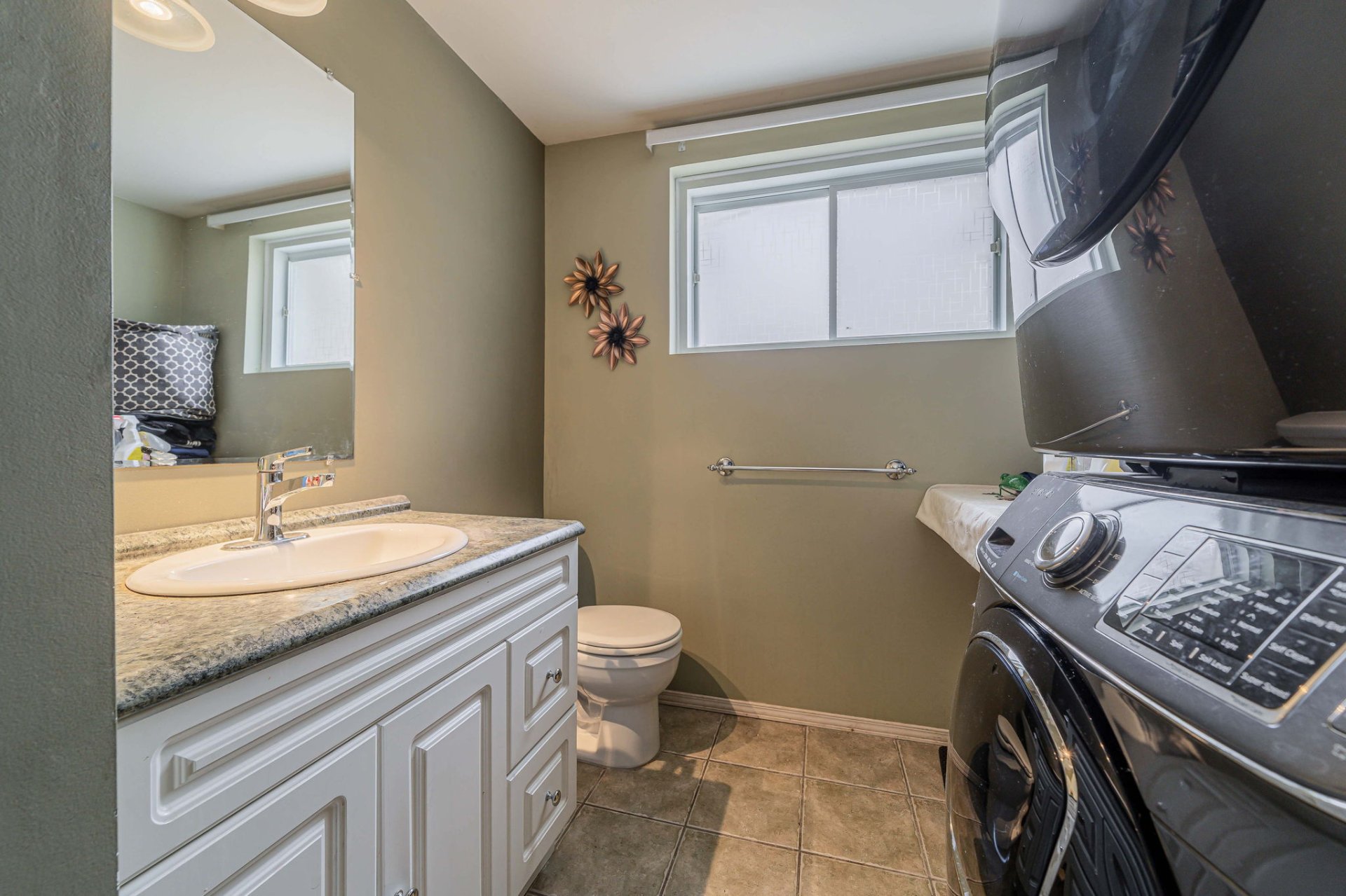 Neighborhood view near Montreal real estate at 21 Rue Erinmore