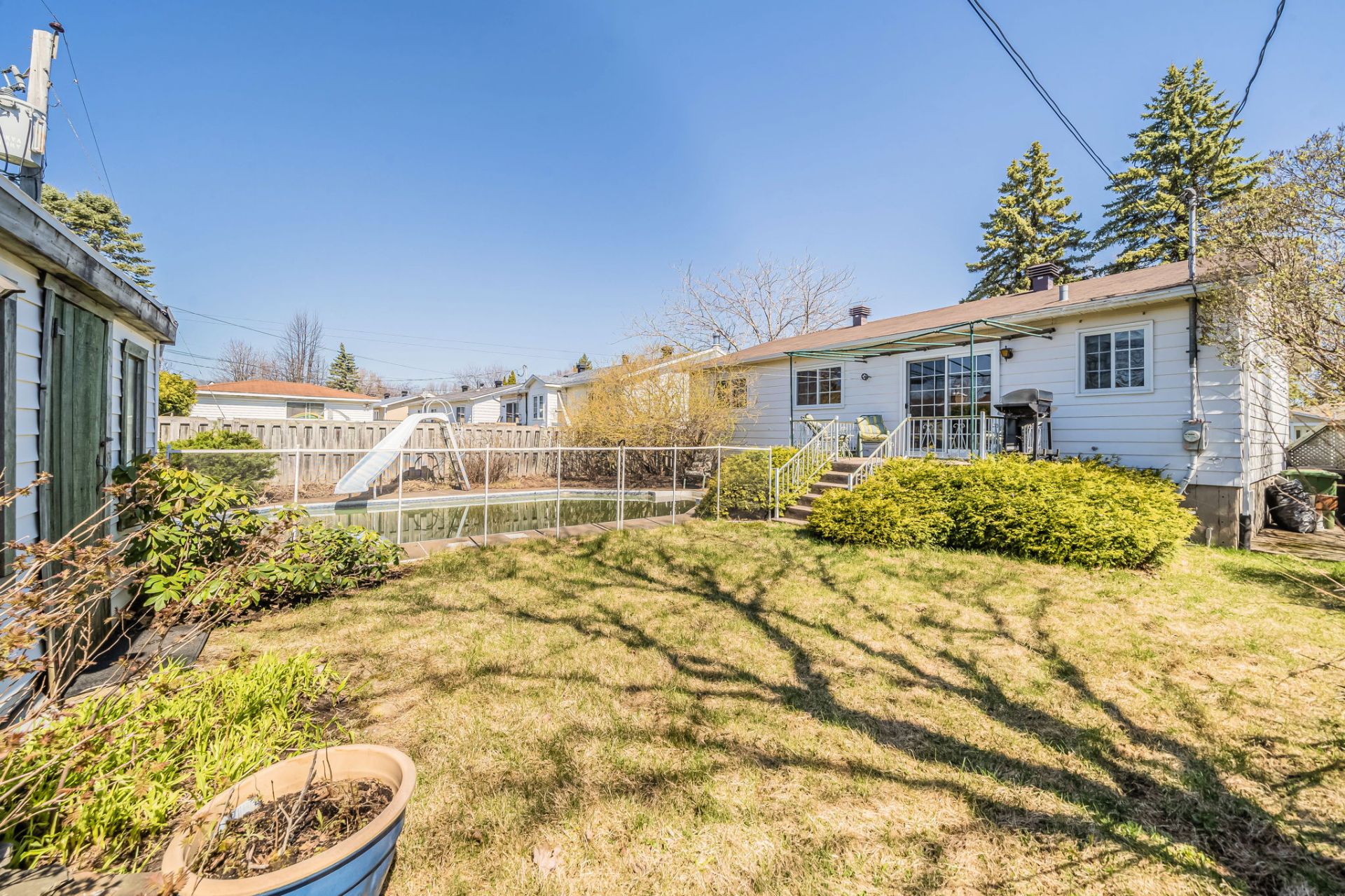 Neighborhood view near 915 Boulevard de Chateauneuf Montreal property