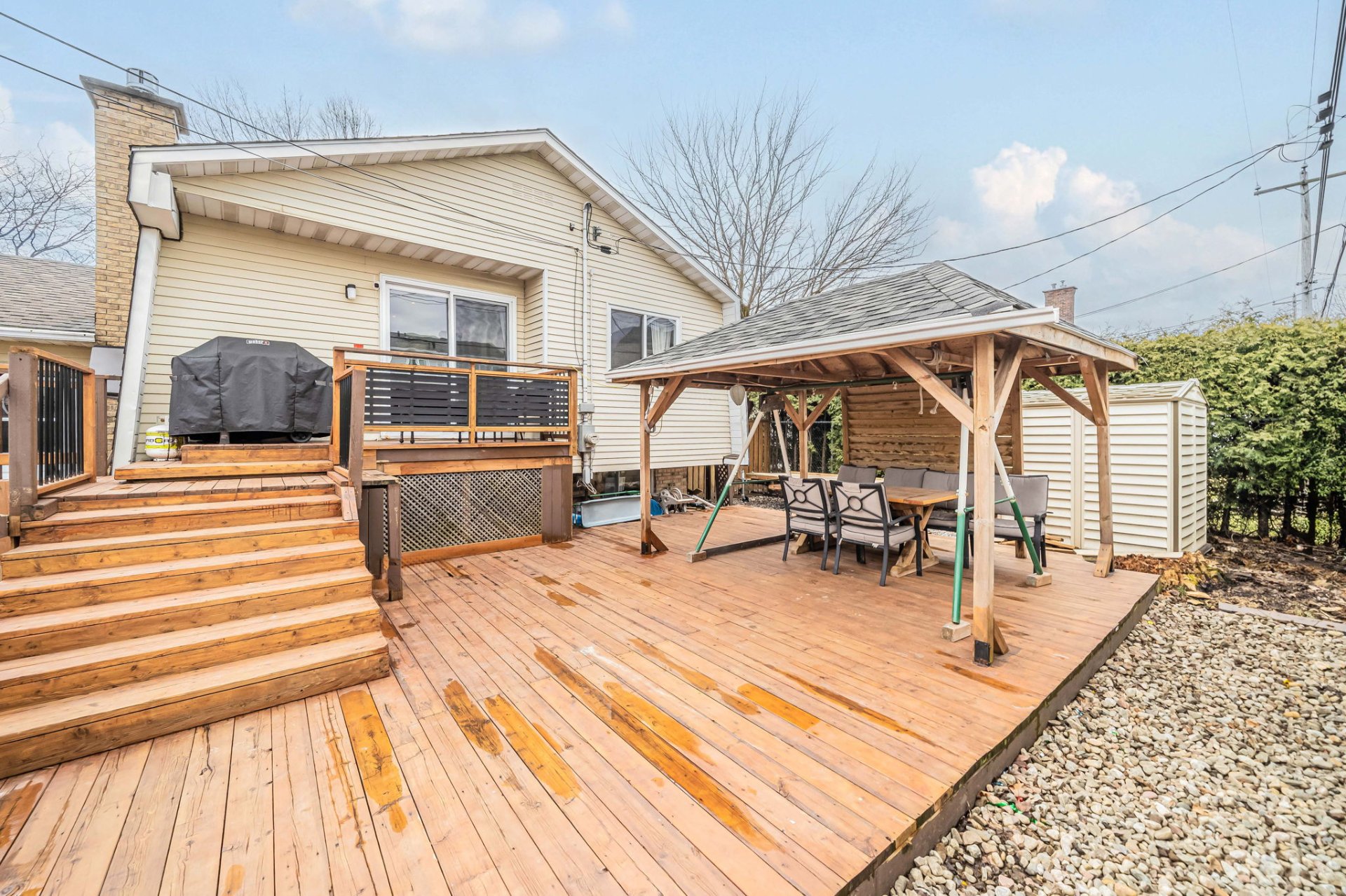 Street view of 21 Rue Erinmore Montreal home for sale by Chai Tadmor and Ronit Ziegler