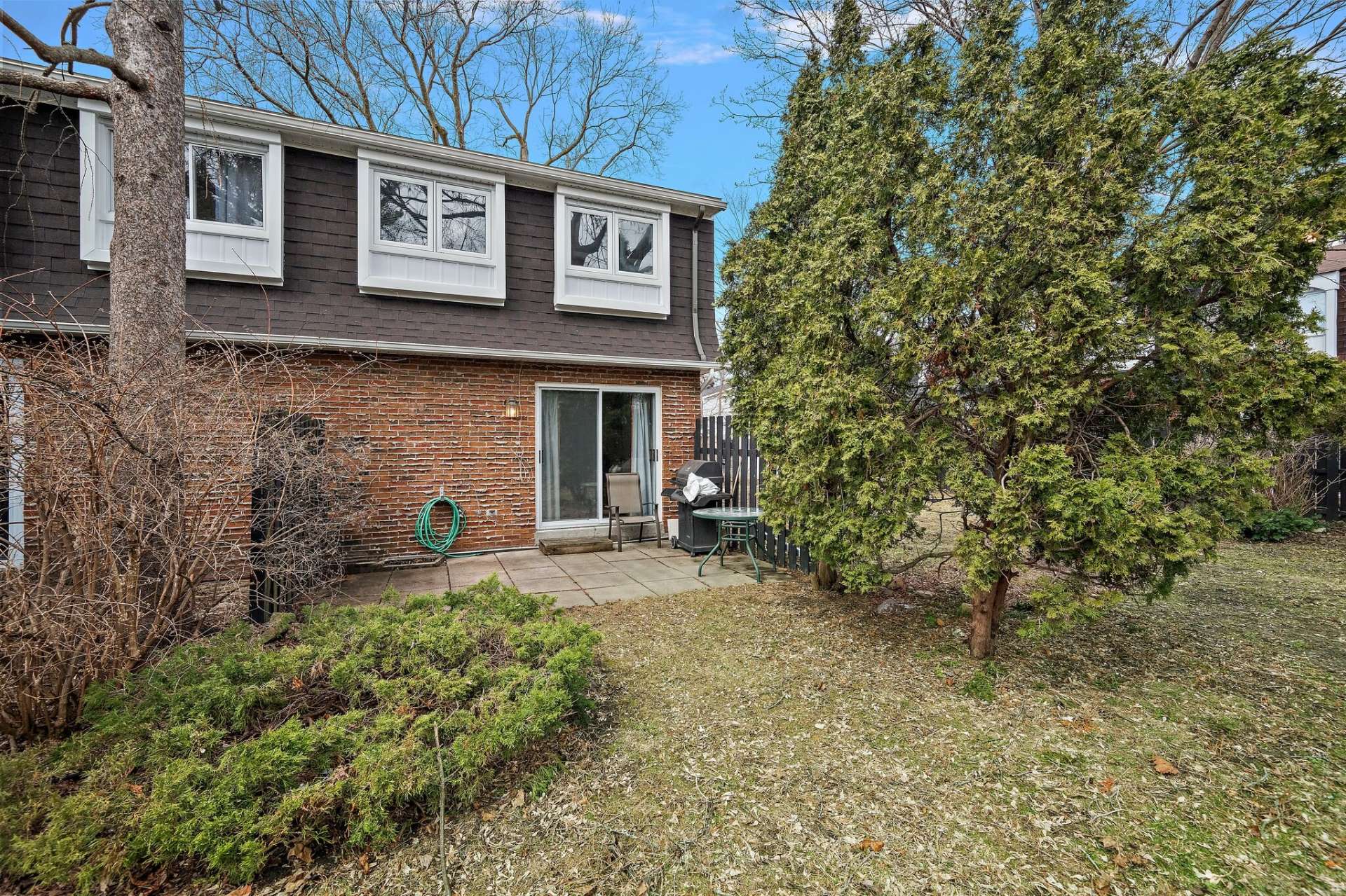 Exterior photo of Montreal property 4916 Rue Lake by Chai Tadmor and Ronit Ziegler