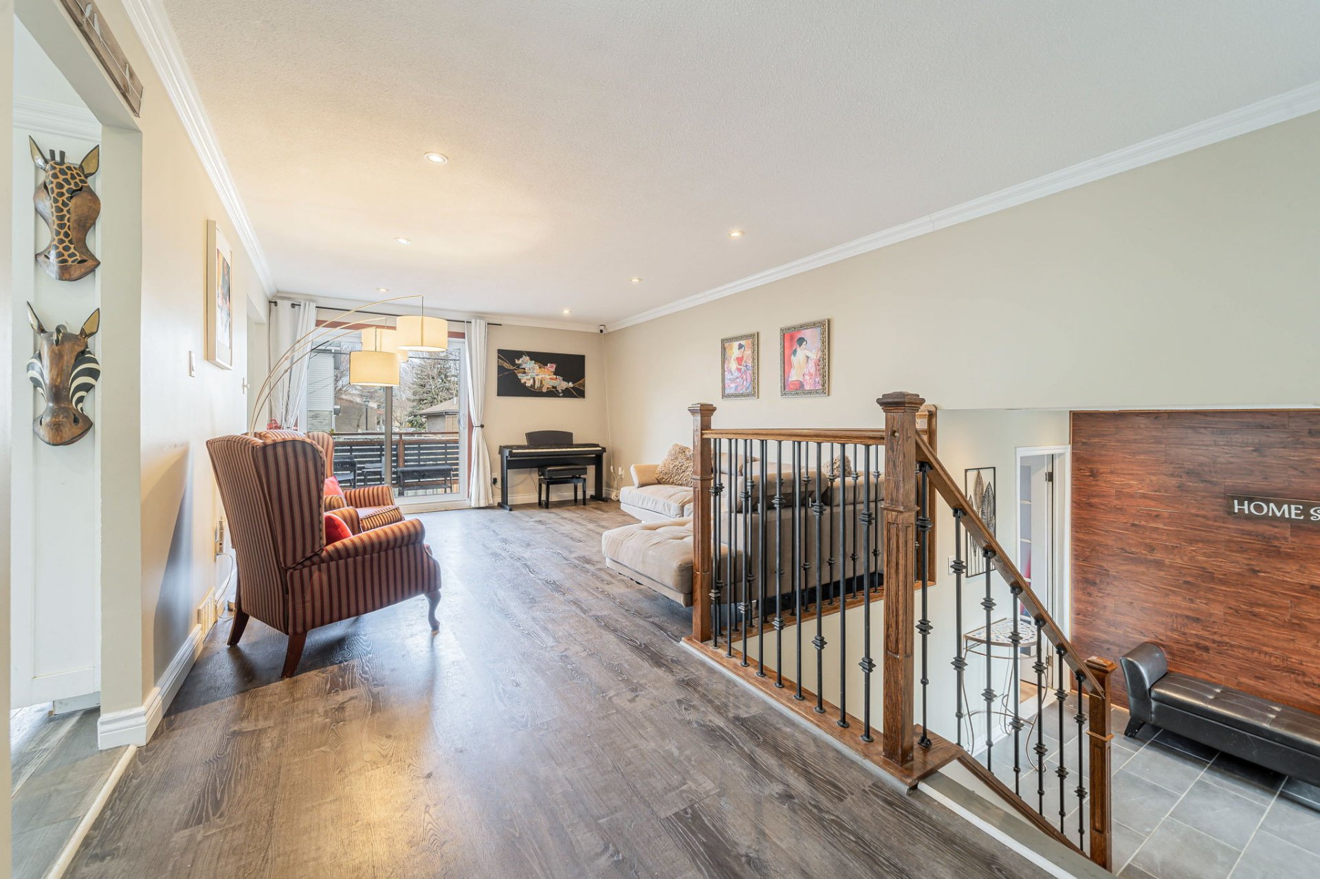 Entryway of Montreal house for sale at 21 Rue Erinmore