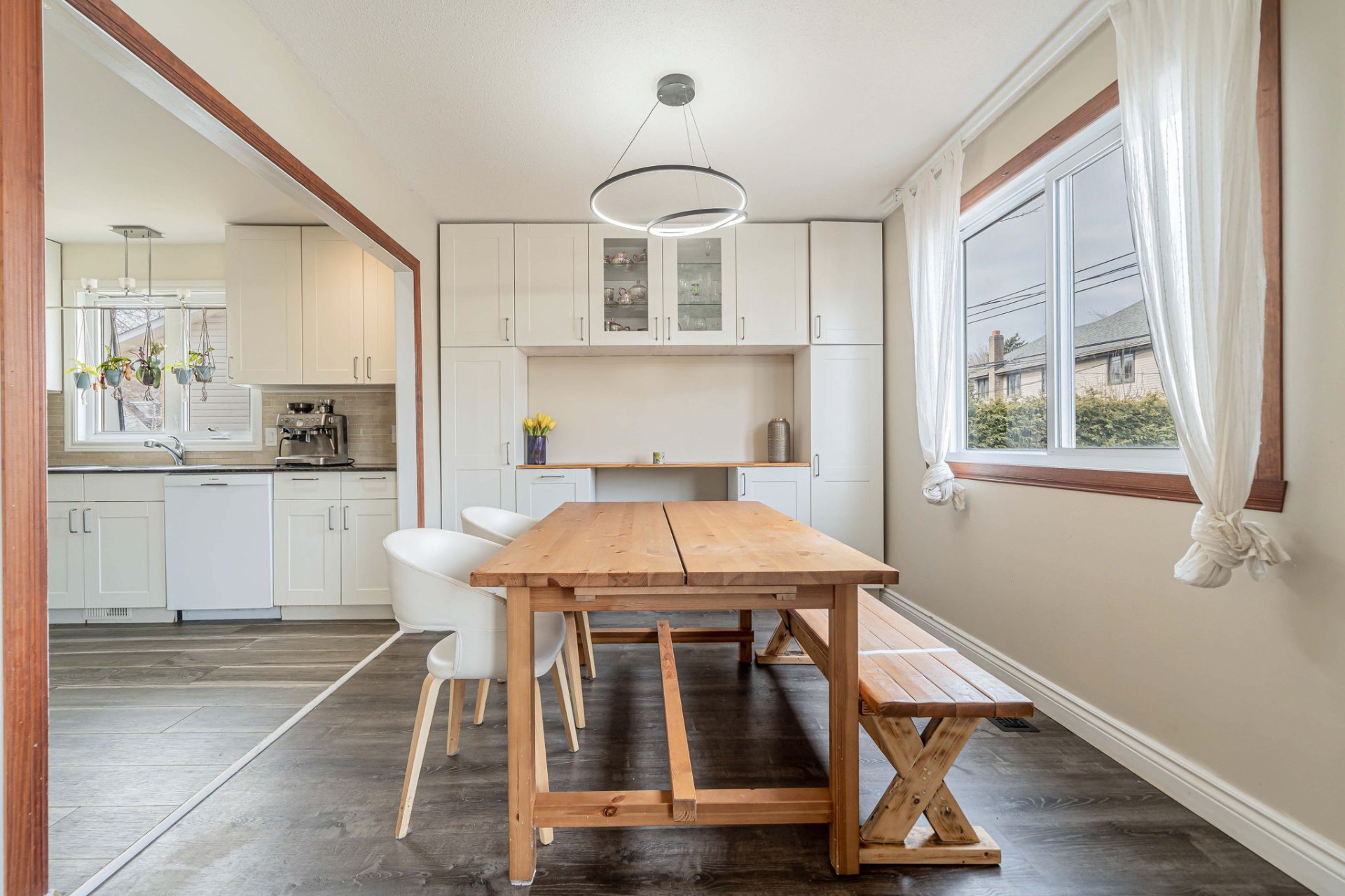 Dining area in Montreal property for sale 21 Rue Erinmore