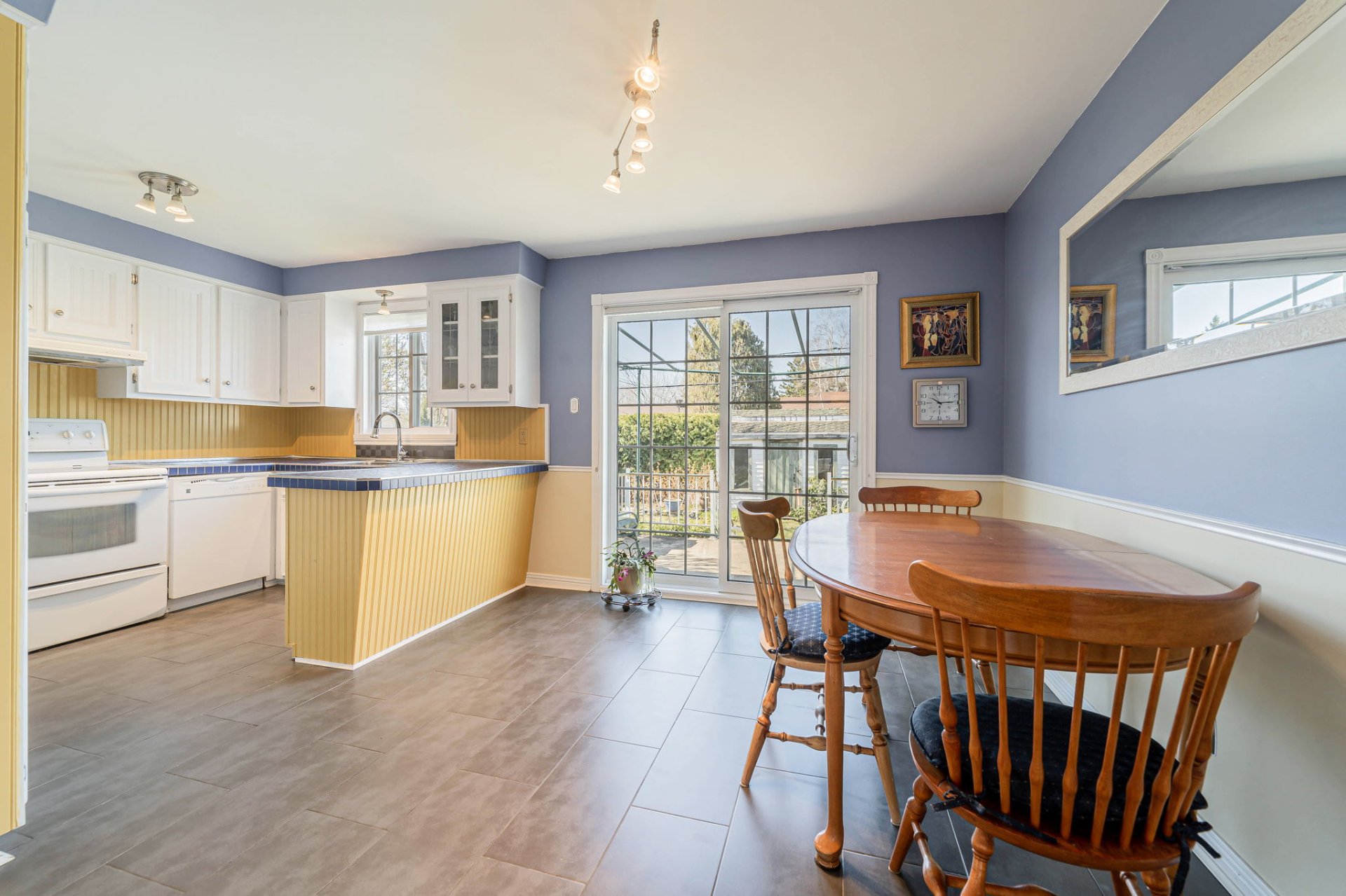 Dining space at Montreal home for sale 915 Boulevard de Chateauneuf
