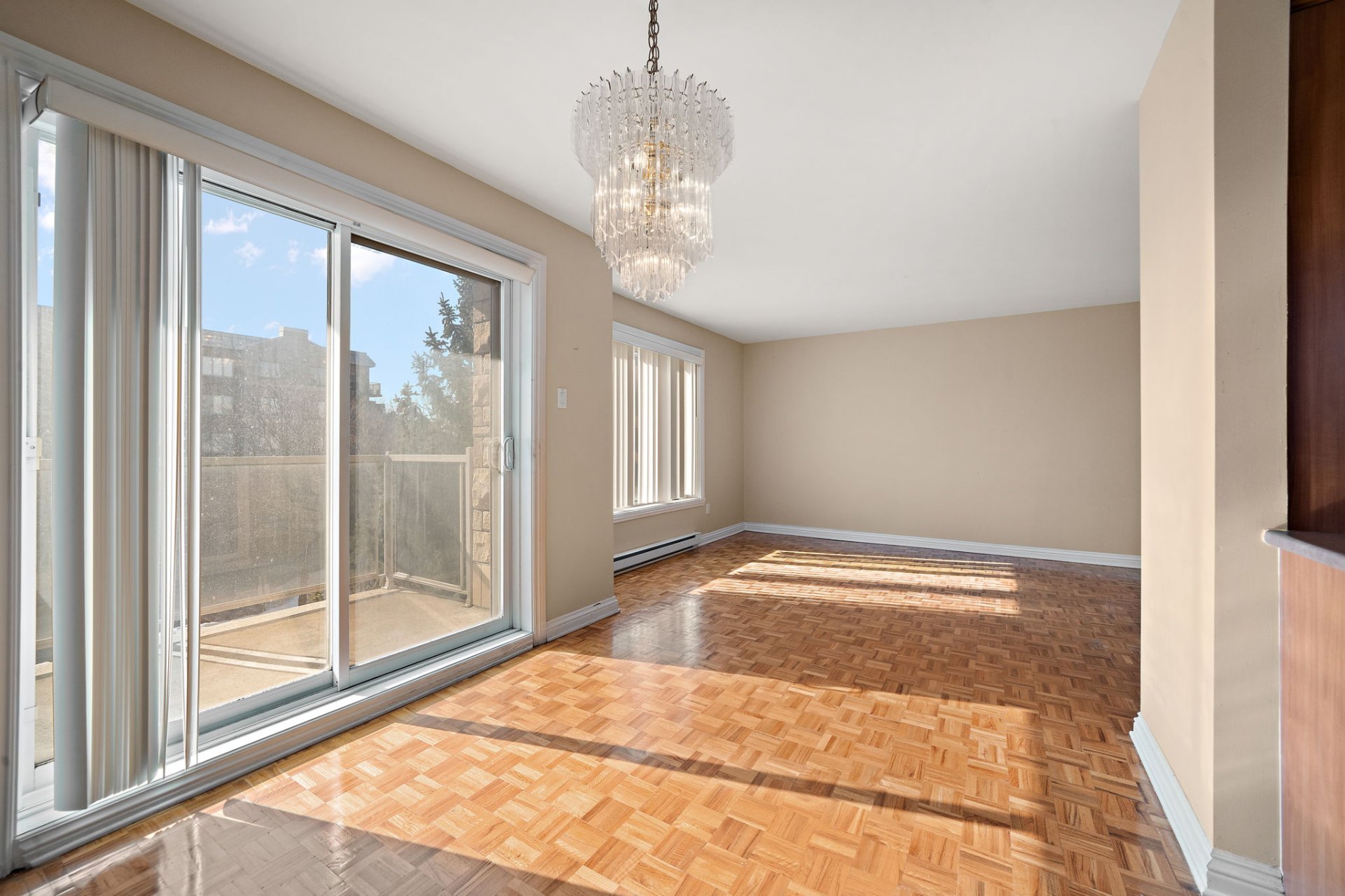 Second bedroom in 4030 Boulevard des Sources Montreal real estate listing