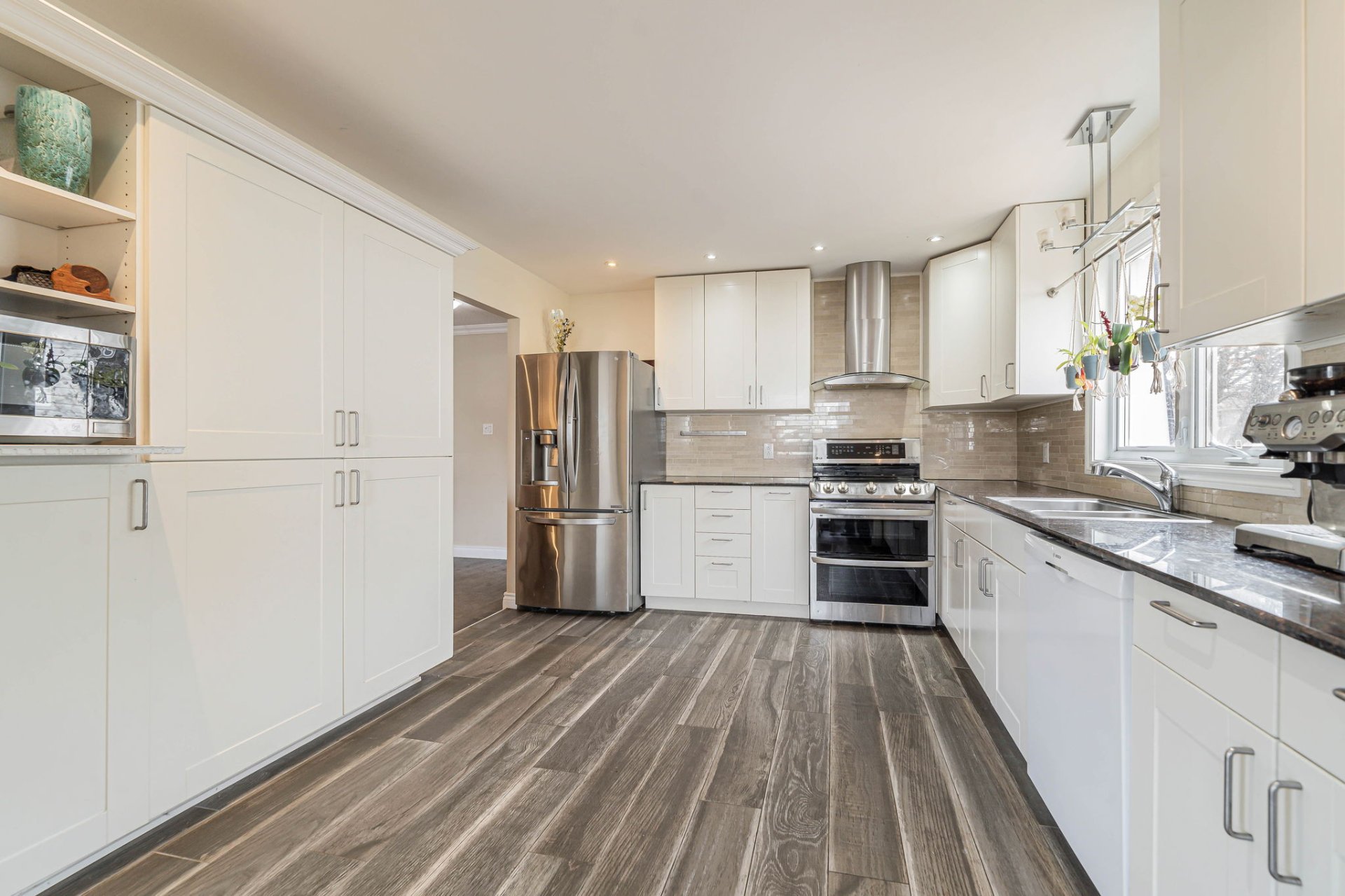 Primary bedroom at Montreal house for sale 21 Rue Erinmore